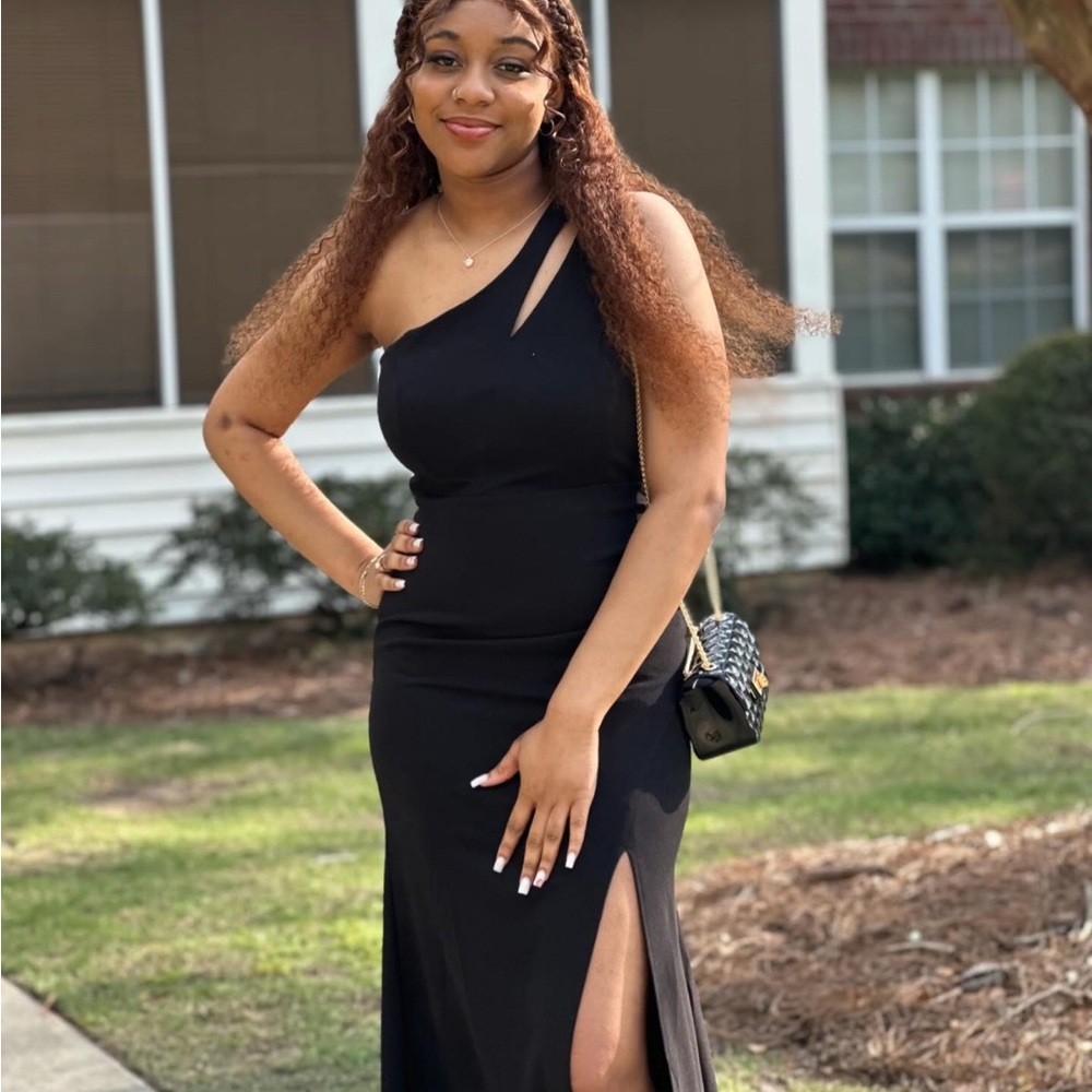 Elegant Black One-Shoulder Dress